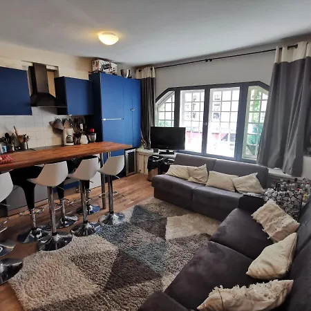 & ! 3 Bedrooms, 2 Bathrooms Apartment *