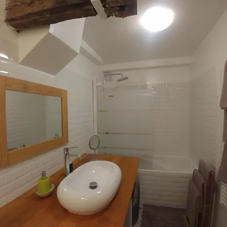 Apartment & ! 3 Bedrooms, 2 Bathrooms