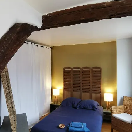 & ! 3 Bedrooms, 2 Bathrooms * Paris