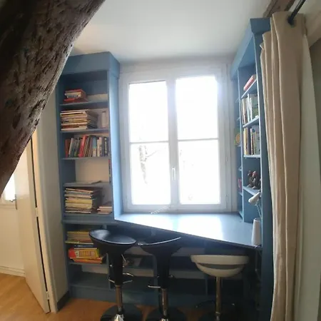 & ! 3 Bedrooms, 2 Bathrooms * Paris