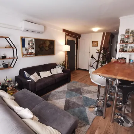 Apartment & ! 3 Bedrooms, 2 Bathrooms