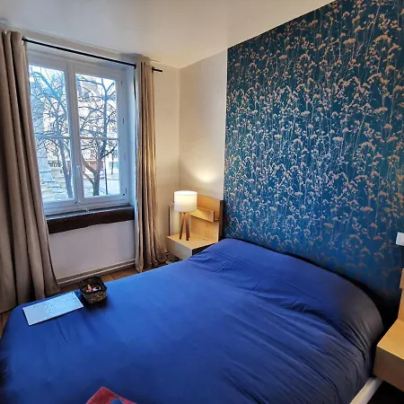 & ! 3 Bedrooms, 2 Bathrooms Paris
